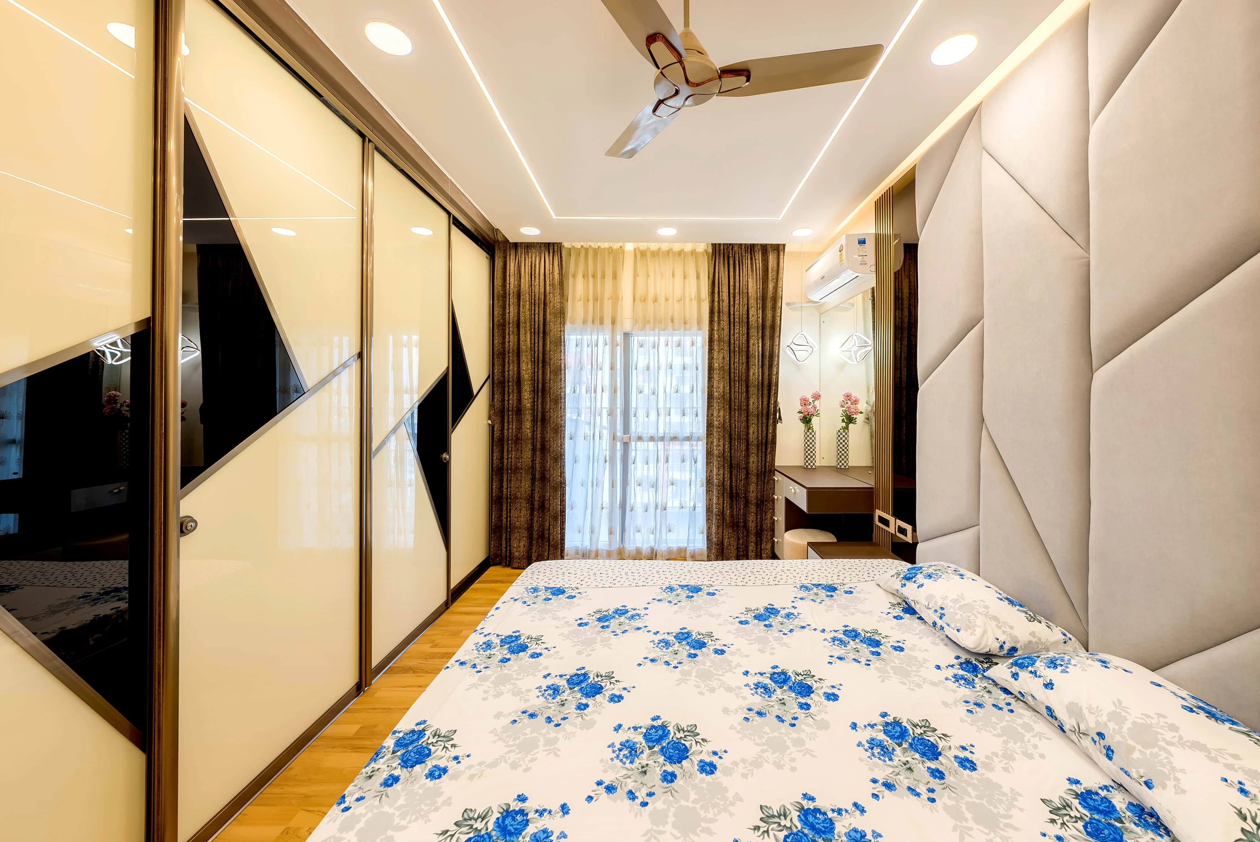 Guest bedroom interior view 5