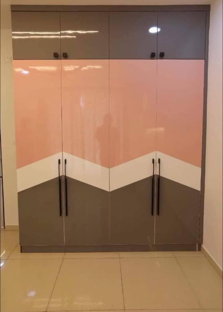 Glossy hinged wardrobe with a pink, white and grey chevron design